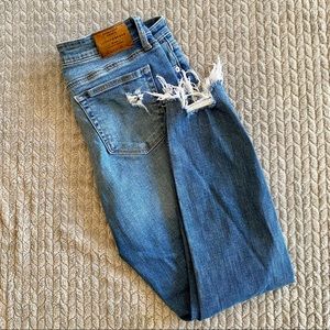 Lucky Brand Ava Skinny, size 8/29 distressed light wash jeans